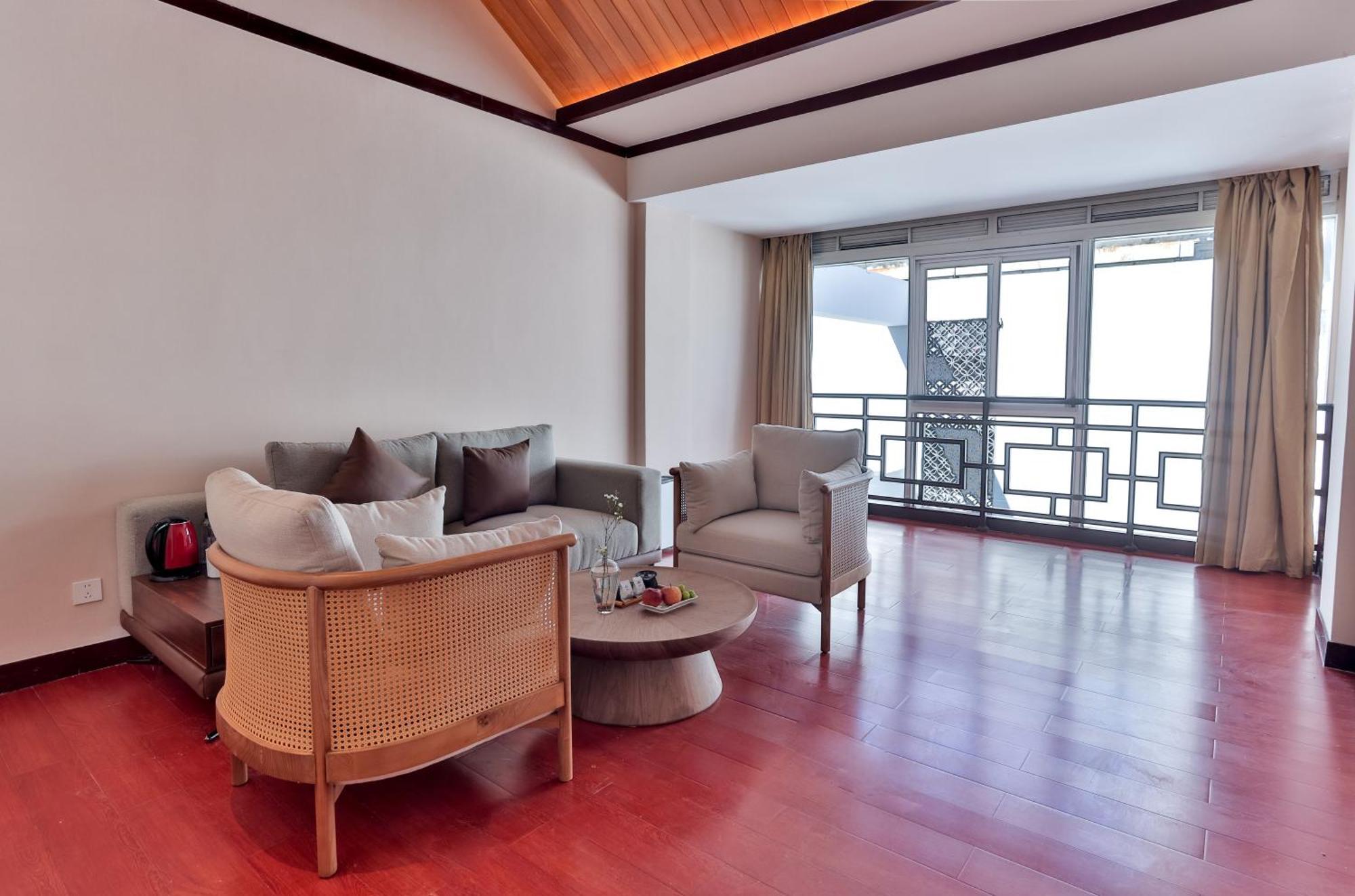 Shuangrong Hotel 4*